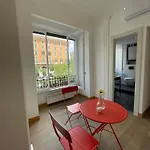 Giulia Mesa Apartment Rom